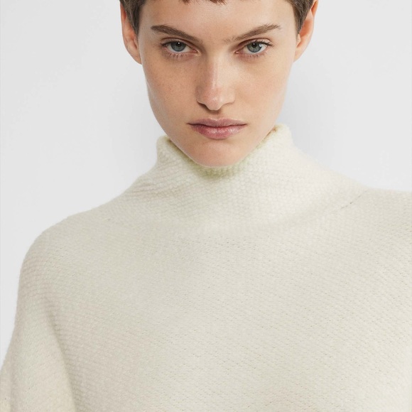 Aritzia The Group Kerez 100% Merino Wool Turtleneck Sweater Ivory Size M - Picture 5 of 13